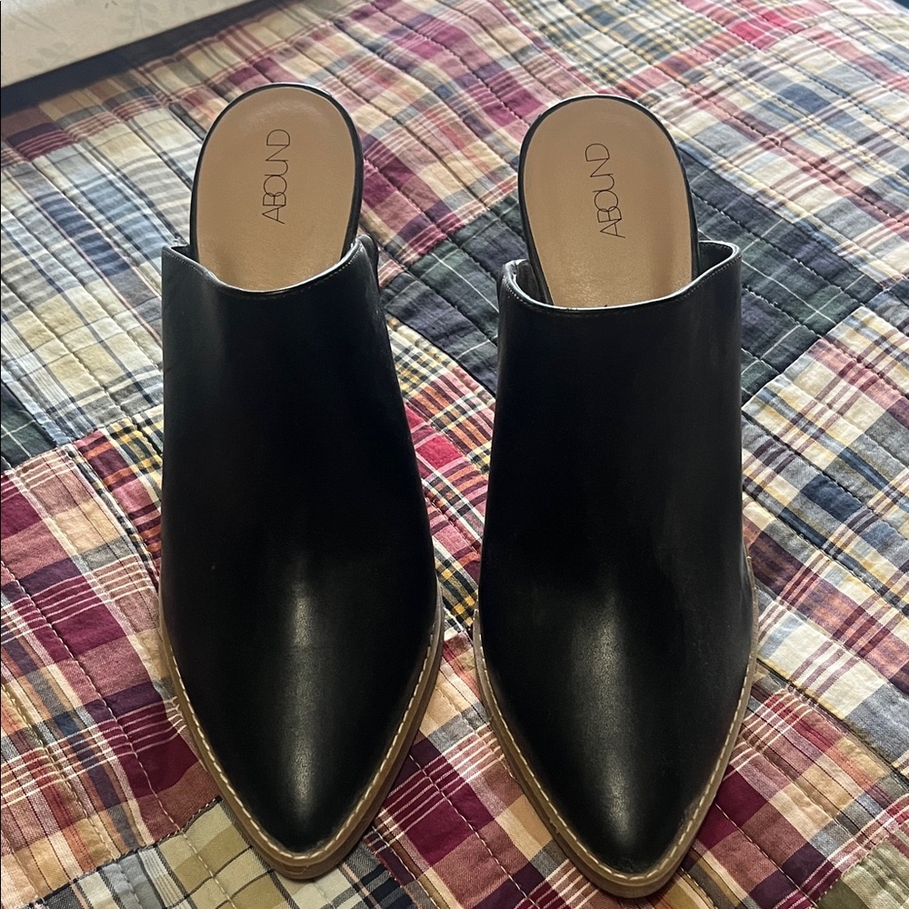 Abound Women's Classic Black Mules NWOT size 10